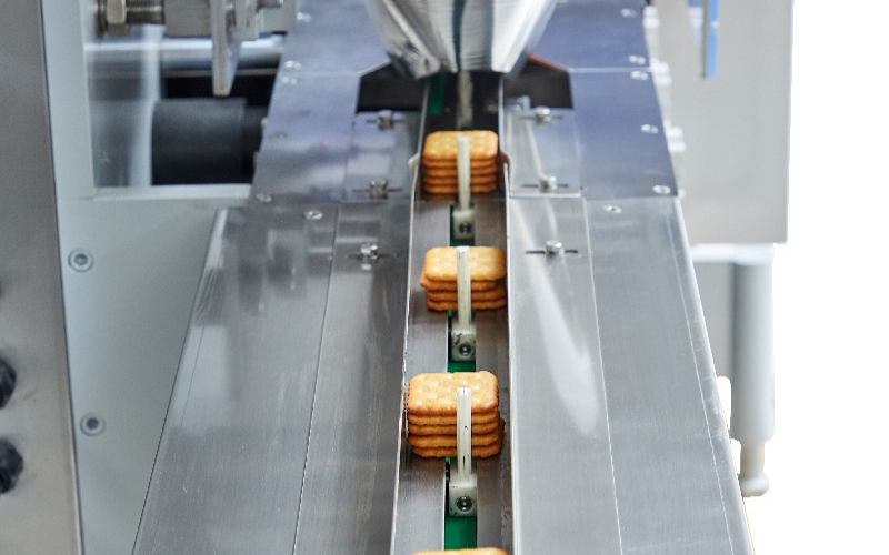 Flow Wrap Machine: High-Speed, Precision Packaging for Peak Efficiency | EverSmart