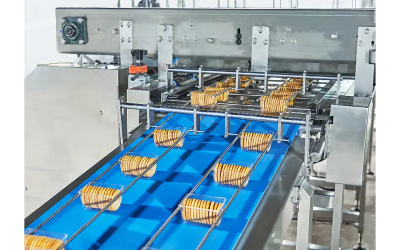 Automating the Tray: Robotic Pickers vs. Gravity Loaders