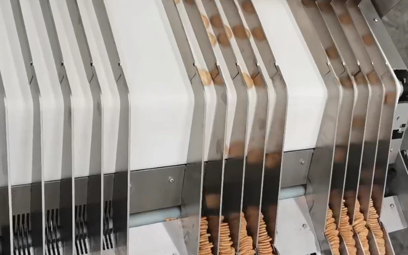 Automatic Biscuit Turning System for Sandwiching Lines | EverSmart Automatic Biscuit Turning System for Sandwiching Lines | EverSmart